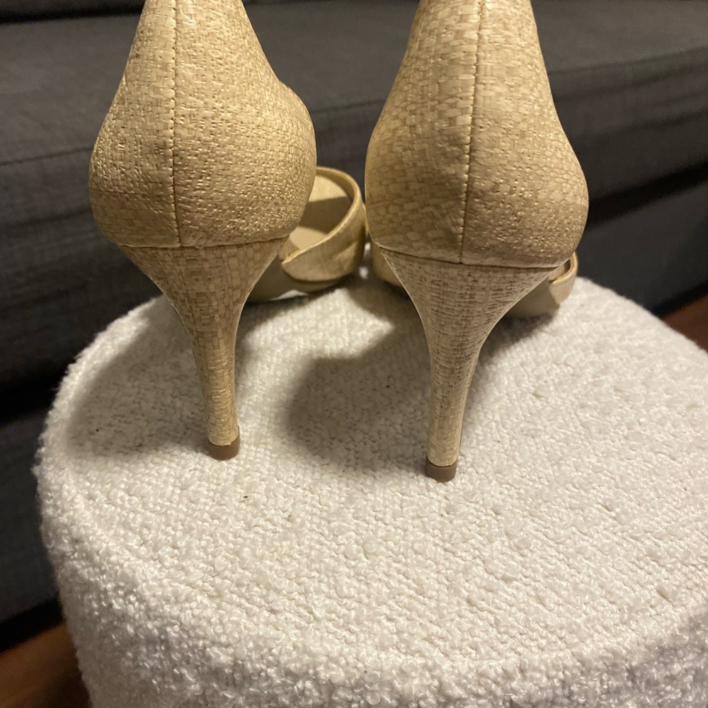 LifesStride Mykonos peep-toe pump in a beige/natural woven fabric - Picture 4 of 6